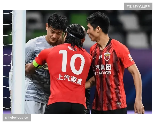 法比奥头球攻门被扑拉莫斯补射打飞 国安错失绝杀机会 法比奥头球攻门被扑拉莫斯补射打飞 国安错失绝杀机会